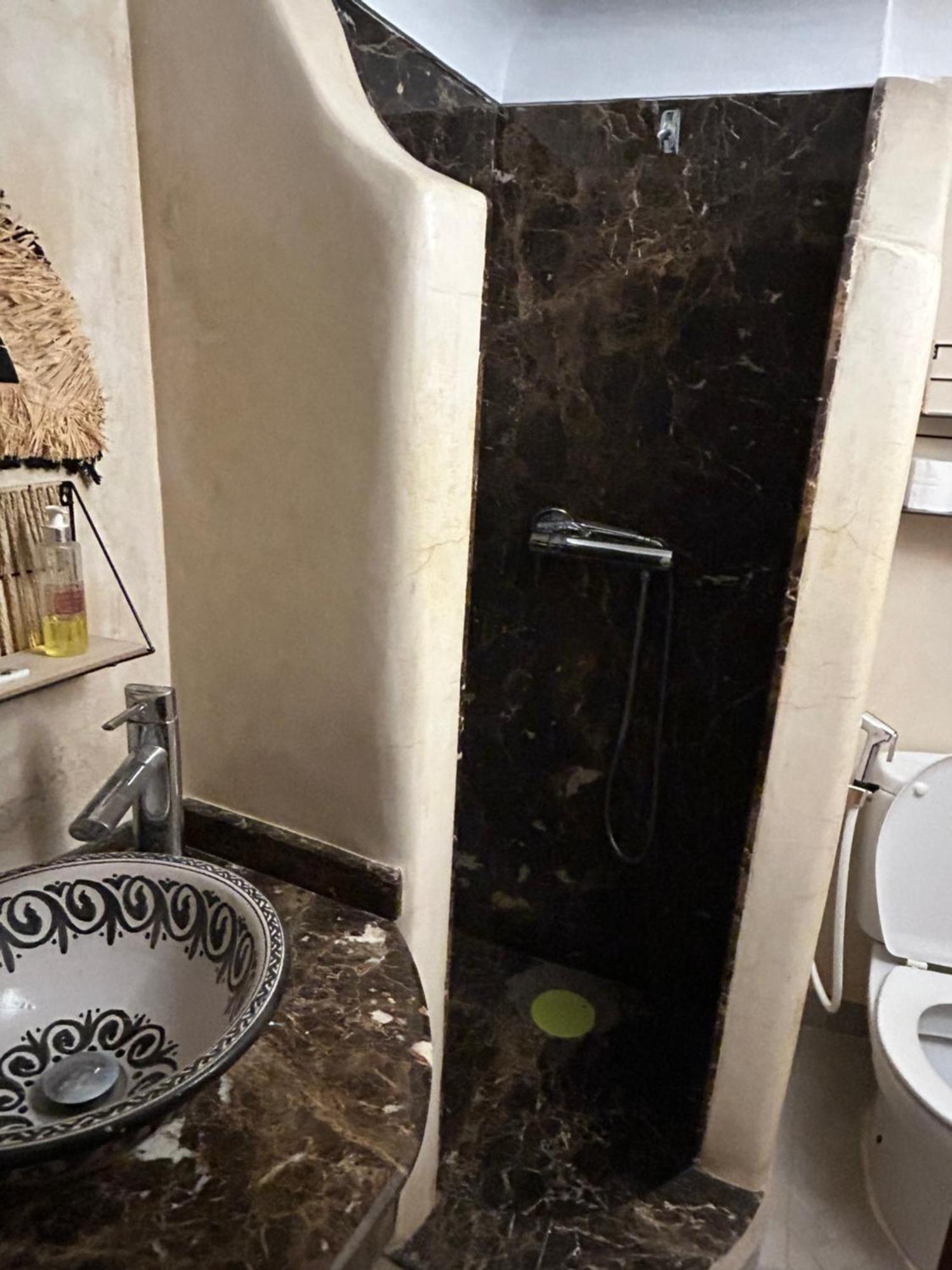Riad Amazing Amazigh Avec Jacuzzi Petit Dejeuner Compris Avec Aussi Chambres Familiales Pres De La Place Jemaa El Fna Marraquexe Exterior foto