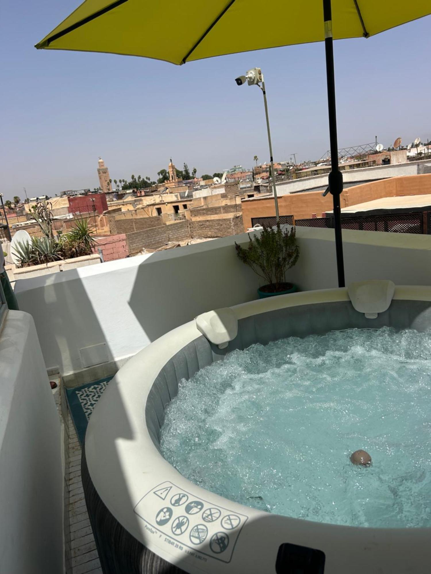 Riad Amazing Amazigh Avec Jacuzzi Petit Dejeuner Compris Avec Aussi Chambres Familiales Pres De La Place Jemaa El Fna Marraquexe Exterior foto