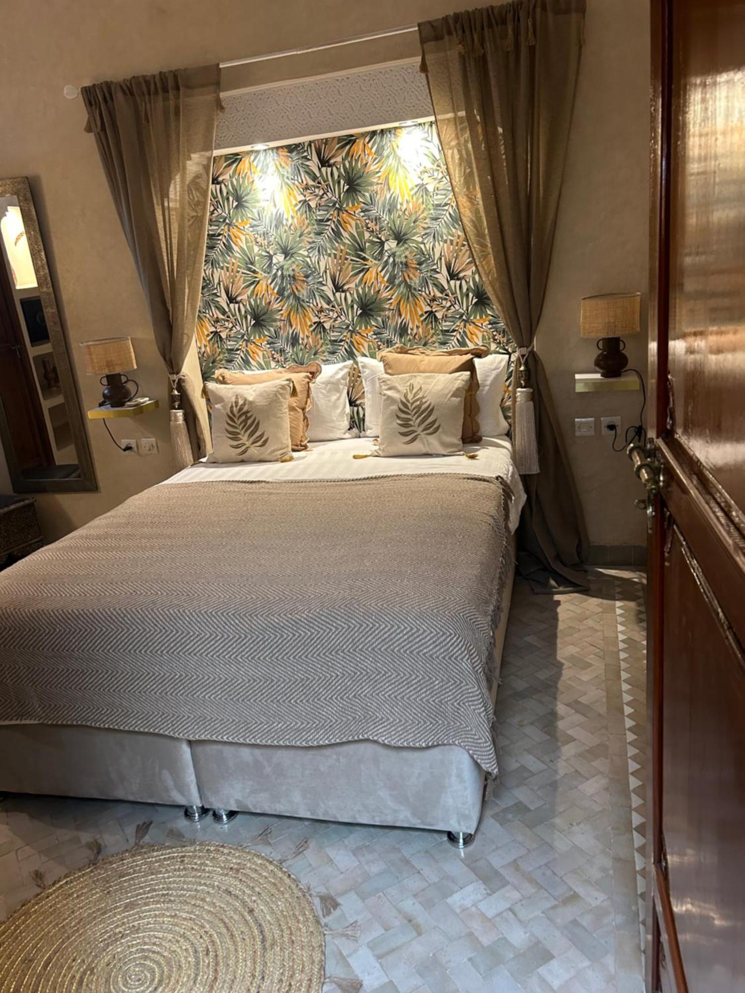 Riad Amazing Amazigh Avec Jacuzzi Petit Dejeuner Compris Avec Aussi Chambres Familiales Pres De La Place Jemaa El Fna Marraquexe Exterior foto